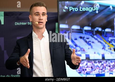 Die Journalistin Jeremie Baise im Bild bei der Präsentation des Kalenders der Jupiler Pro League 2022-2023 am Mittwoch, den 22. Juni 2022 in Brüssel. BELGA FOTO LAURIE DIEFFEMBACQ Stockfoto