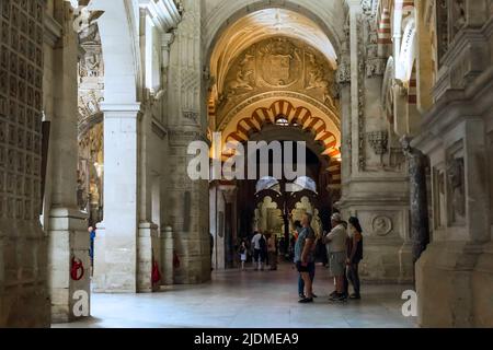 CORDOBA, SPANIEN - 23. MAI 2017: Dies sind die Bauten der Räumlichkeiten der Kathedrale von La Mesquita in einem Teil der ursprünglich gebauten Moschee. Stockfoto