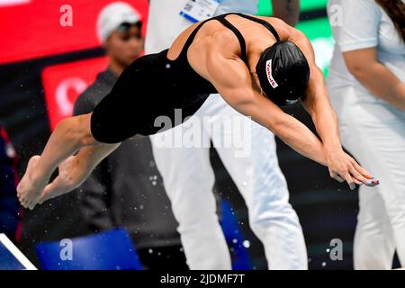 Budapest, Ungarn. 22.. Juni 2022. Katerine Savard aus Kanada tritt bei den Frauen-Freestyle-Heats im 4x200-m-Format während der FINA 19. World Championships in der Duna Arena in Budapest (Ungarn) am 22.. Juni 2022 an. Das Team Canada platzierte sich auf 4.. Foto Andrea Staccioli/Deepbluemedia/Insidefoto Kredit: Insidefoto srl/Alamy Live News Stockfoto