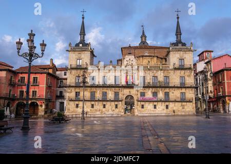 Spanien, Leon, Leon y Castilla. Ayuntamiento (Rathaus) auf der Plaza Mayor. Stockfoto