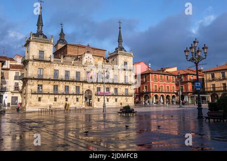 Spanien, Leon, Leon y Castilla. Ayuntamiento (Rathaus) auf der Plaza Mayor. Stockfoto