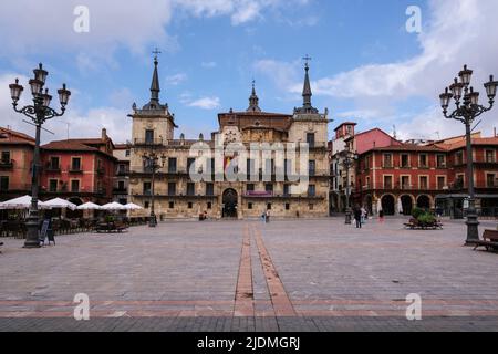 Spanien, Leon, Castilla y Leon, Ayuntamiento (Rathaus) auf der Plaza Mayor. Stockfoto