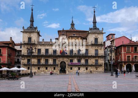 Spanien, Leon, Castilla y Leon, Ayuntamiento (Rathaus) auf der Plaza Mayor. Stockfoto