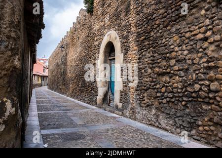 Spanien, Leon. Reste der römischen Mauer wurden später im Mittelalter hinzugefügt. Stockfoto