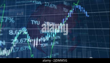 Abbildung von Finanzdaten und -Diagrammen über dem rotierenden Globus Stockfoto