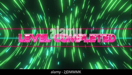 Bild des vom Level ausgefüllten Texts über grünen Lichtspuren Stockfoto