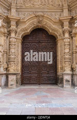 Spanien, Astorga, Castilla y Leon. Eingang Zur Kathedrale Santa María. Stockfoto