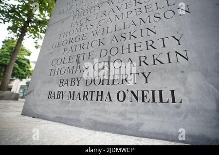 Der Name des Babys Martha O'Neill ergänzt die Namen der 33 Opfer der Bombenanschläge von Dublin und Monaghan vom 17. Mai 1974 in der Talbot Street, Dublin. Bilddatum: Mittwoch, 22. Juni 2022. Stockfoto