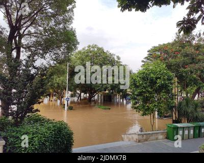 QINGYUAN, CHINA - 22. JUNI 2022 - der Beijiang-Park wird teilweise von Überschwemmungen in der Stadt Qingyuan, Provinz Guangdong, China, überflutet, 22. Juni 2022. Der Hydrolo Stockfoto