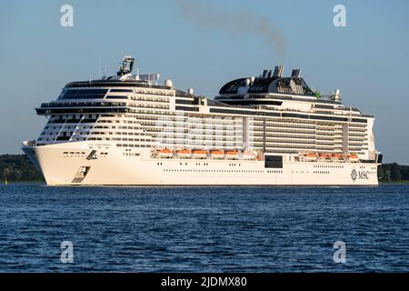 Kreuzschiff MSC GRANDIOSA in der Kieler Förde Stockfoto