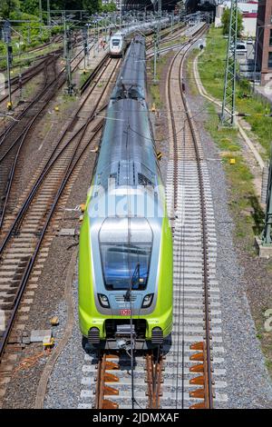 DB Regio Bombardier Twindexx Vario Zug in nah.SH Lackierung am Kieler Hauptbahnhof Stockfoto