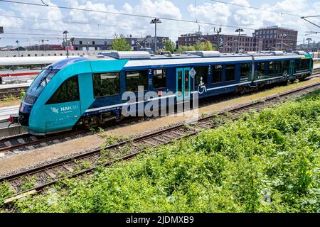 DB Regio Alstom Coradia LINT 41 Zug in nah.SH Lackierung am Kieler Hauptbahnhof Stockfoto