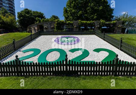 Gesamtansicht des Turnierlogos 2022 vor der Wimbledon-Meisterschaft 2022 im All England Lawn Tennis und Croquet Club, Wimbledon. Bilddatum: Mittwoch, 22. Juni 2022. Stockfoto