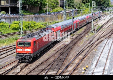 DB-Regionalzug am Kieler Hauptbahnhof Stockfoto