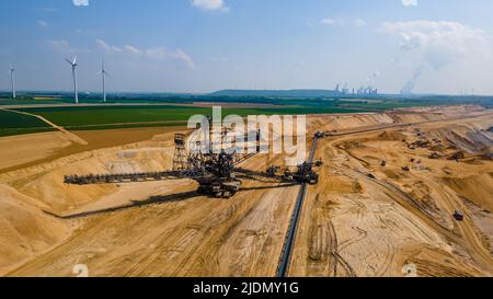 Schaufelradbagger im Braunkohlenbergbaugebiet Garzweiler, Nordrhein-Westfalen, Deutschland Stockfoto