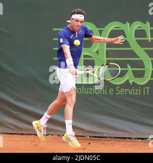 Mailand, Italien. 21.. Juni 2022. Italien, Mailand, 21 2022. juni: Benoit Paire (Fra) beim Tennisspiel BENOIT PAIRE (FRA) gegen ALEXEY VATUTIN (RUS) 1. beim ATP Challenger Milan im Aspria Harbour Club (Foto von Fabrizio Andrea Bertani/Pacific Press/Sipa USA) Quelle: SIPA USA/Alamy Live News Stockfoto