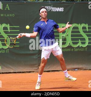 Mailand, Italien. 21.. Juni 2022. Italien, Mailand, 21 2022. juni: Benoit Paire (Fra) beim Tennisspiel BENOIT PAIRE (FRA) gegen ALEXEY VATUTIN (RUS) 1. beim ATP Challenger Milan im Aspria Harbour Club (Foto von Fabrizio Andrea Bertani/Pacific Press/Sipa USA) Quelle: SIPA USA/Alamy Live News Stockfoto