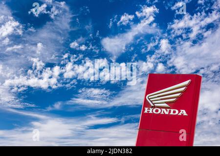 Firmenschild und Logo der Autofirma Honda Stockfoto