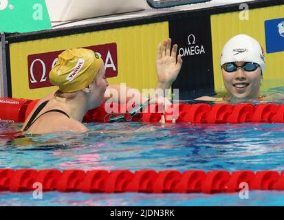Mollie O’Callaghan von Australie und Junxuan Yang von Chine Final 200 M Freestyle Women während der FINA World Championships Budapest 2022 19., Schwimmveranstaltung am 21. Juni 2022 in Budapest, Ungarn. Foto von Laurent Lairys/ABACAPRESS.COM Stockfoto