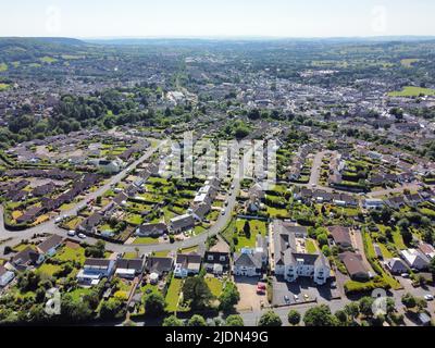 Honiton, Devon, Großbritannien. 22.. Juni 2022. Allgemeiner Blick aus der Luft von Honiton in Devon vor den morgenlichen Parlamentswahlen für den Wahlkreis Tiverton und Honiton. Bildnachweis: Graham Hunt/Alamy Live News Stockfoto