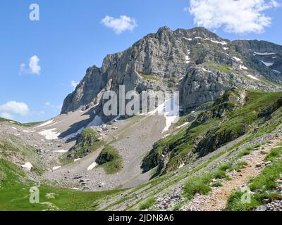 Die unzugängliche Nordwand des Mount Astraka einer der Gipfel des Timfi-Massivs in den Pindus Mountains im Norden Griechenlands Stockfoto