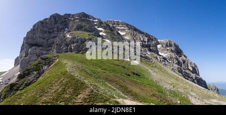 Die unzugängliche Nordwand des Mount Astraka einer der Gipfel des Timfi-Massivs in den Pindus Mountains im Norden Griechenlands Stockfoto