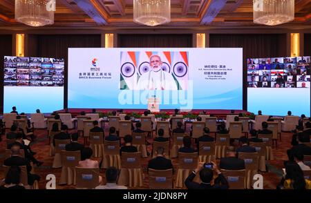 Peking, China. 22.. Juni 2022. Der indische Premierminister Narendra Modi spricht am 22. Juni 2022 zur Eröffnungszeremonie des BRICS-Wirtschaftsforums in virtuellem Format. Kredit: Yin Gang/Xinhua/Alamy Live Nachrichten Stockfoto