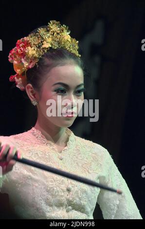 Porträt einer schönen asiatischen Frau in traditioneller Kleidung Stockfoto