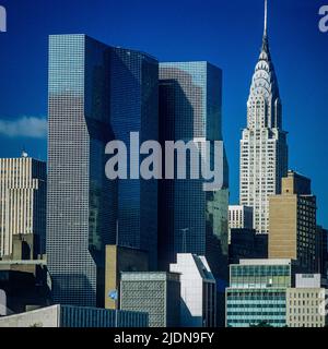 New York 1980s, Wolkenkratzer, Chrysler-Gebäude, Skyline von Midtown Manhattan von Roosevelt Island, New York City, NYC, NY, USA, Stockfoto