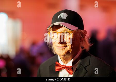 Hannover, Deutschland. 22.. Juni 2022. Der Komiker Otto Waalkes steht vor Beginn der Festveranstaltung im Hannover Congress Centrum. Kredit: Michael Matthey/dpa/Alamy Live Nachrichten Stockfoto