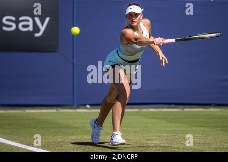 Eastbourne, England, 22. Juni 2022. Marta Kostyuk aus der Ukraine während ihres Spiels mit Harriet Dart aus Großbritannien auf dem Court 2 bei der Rothesay International. Quelle: Jane Stokes/Alamy Live News Stockfoto