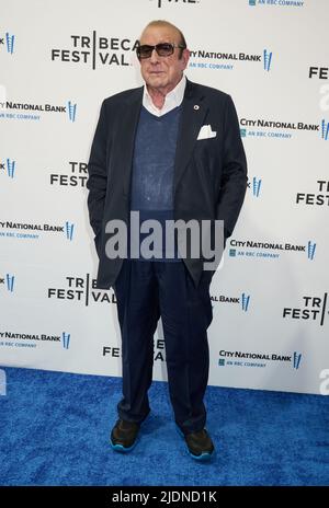 NEW YORK, NY, USA - 12. JUNI 2022: Clive Davis nimmt an der Tribeca Festival-Premiere von 'Hallelujah: Leonard Cohen, A Journey, A Song' Teil. Stockfoto