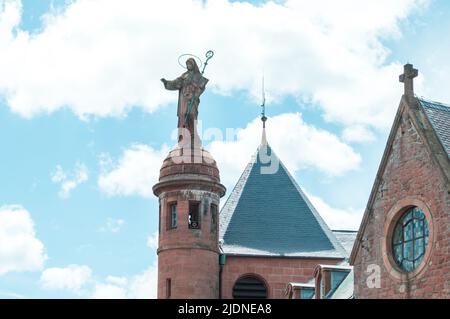 Sélestat,Alsace, Frankreich, Mai 2022. Detail der kaiserlichen Burg Haut-Kœnigsbourg Stockfoto