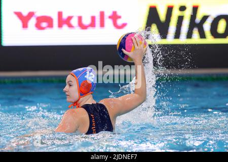 DEBRECEN, UNGARN - 22. JUNI: Nina ten Broek aus den Niederlanden während der FINA World Championships Budapest 2022 Spiel zwischen den Vereinigten Staaten von Amerika und den Niederlanden am 22. Juni 2022 in Debrecen, Ungarn (Foto: Albert ten Hove/Orange Picts) KNZB Stockfoto