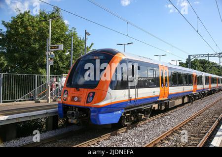 London, Großbritannien. 20.. Juni 2022. Ein London Overground Zug von Gospel Oak nach Barking. (Bild: © Dinendra Haria/SOPA Images via ZUMA Press Wire) Stockfoto