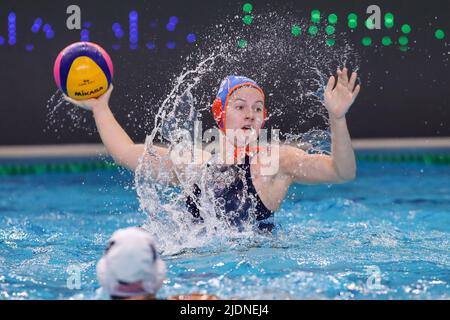 DEBRECEN, UNGARN - 22. JUNI: Nina ten Broek aus den Niederlanden während der FINA World Championships Budapest 2022 Spiel zwischen den Vereinigten Staaten von Amerika und den Niederlanden am 22. Juni 2022 in Debrecen, Ungarn (Foto: Albert ten Hove/Orange Picts) KNZB Stockfoto