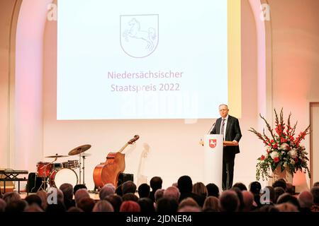 Hannover, Deutschland. 22.. Juni 2022. Stephan weil (SPD), Ministerpräsident von Niedersachsen, hält eine Rede bei der Verleihung des Niedersächsischen Staatspreises im Hannover Congress Centrum. Kredit: Michael Matthey/dpa/Alamy Live Nachrichten Stockfoto