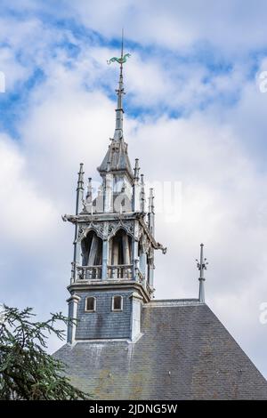 Oberer Teil des Donjon du Capitole de Toulouse in Frankreich. Historisches Wahrzeichen erbaut 1525 und restauriert von Viollet-Le-Duc im 19.. Jahrhundert Stockfoto