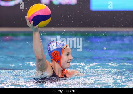 DEBRECEN, UNGARN - 22. JUNI: Nina ten Broek aus den Niederlanden während der FINA World Championships Budapest 2022 Spiel zwischen den Vereinigten Staaten von Amerika und den Niederlanden am 22. Juni 2022 in Debrecen, Ungarn (Foto: Albert ten Hove/Orange Picts) KNZB Stockfoto