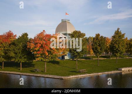 Pavillon im Bonsecours-Becken im Herbst, Alter Hafen von Montreal, Quebec, Kanada. Stockfoto