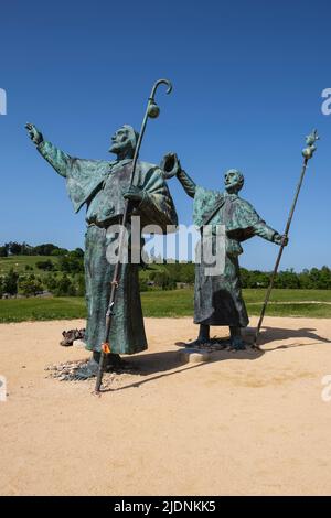 Spanien, Galizien, Monte del Gozo Skulpturen, der Punkt, von dem aus Pilger ihre erste Sicht auf die Kathedrale in Santiago del Compostela erhalten. Stockfoto