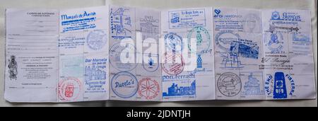 Spanien, Camino de Santiago Passstempel, die auf dem Weg gesammelt wurden, mussten die zurückgelegte Strecke zu Fuß nachweisen. Stockfoto