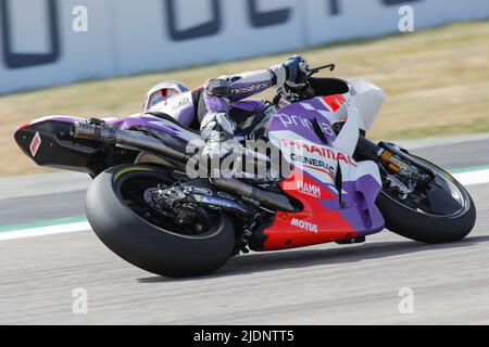 Hohenstein Ernstthal, Deutschland. Juni 19. 2022. MotoGP Liqui Moly Motorrad Grand Prix Deutschland auf dem Sachsenring, Hohenstein-Ernstthal, Deutschland. Im Bild: #89 Jorge Martin (SPA) von Prima Pramac Racing während der Aufwärmphase Stockfoto