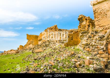 Luftaufnahme in Ansicht Ani Wall Ruins in der Türkei, Kars. Archäologische Stätte der mittelalterlichen armenischen Stadt Stockfoto