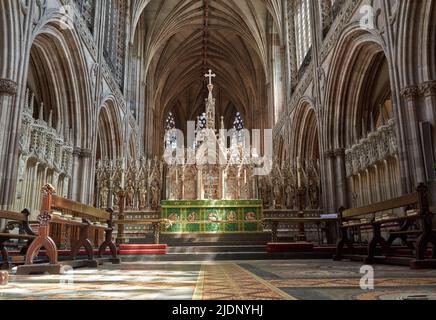 Innenraum einer Kathedrale in Lichfield, Staffordshire, Großbritannien Stockfoto