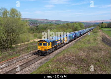 GBRF 66725 4M36 0954 Drax nach Liverpool Biomass passiert Smithy Bridge. 20.. April 2022. Stockfoto