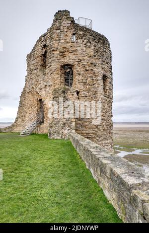 Flint Burgruinen in Nordwales am Ufer des Flusses Dee. Stockfoto