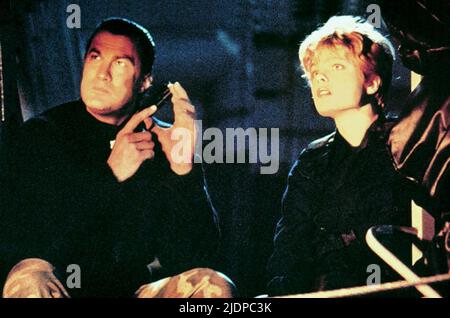 SEAGAL, ELENIAK, UNTER BELAGERUNG, 1992 Stockfoto