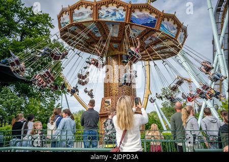 Göteborg, Schweden - 21. Juni 2022: Der Vergnügungspark Liseberg wurde 1923 eröffnet und ist mit 3 Millionen Besuchern jährlich der größte in Skandinavien Stockfoto