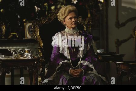 JUDI DENCH, WIE WICHTIG ES IST ERNST, 2002 Stockfoto